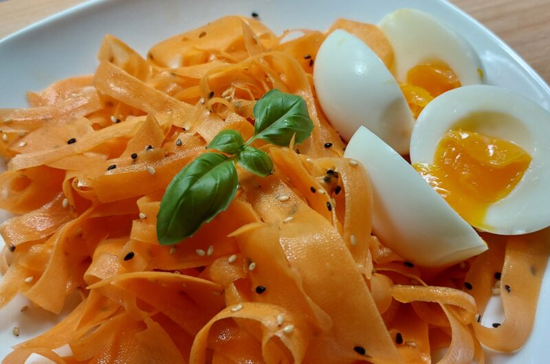 Möhrensalat mit Eiern